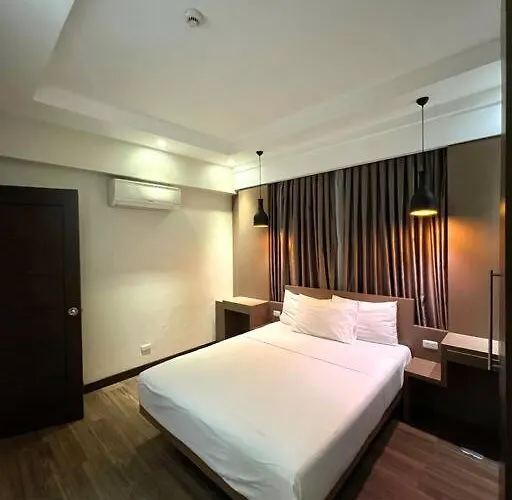 Monarch At Padgett W/ Pool Near Ayala Apartment